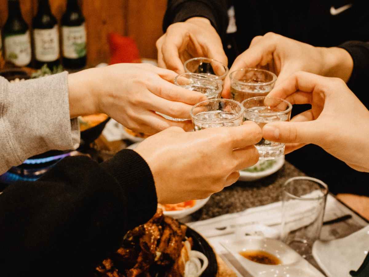 How to Navigate Korean Drinking Culture: A Foreigner’s Guide to Etiquette
